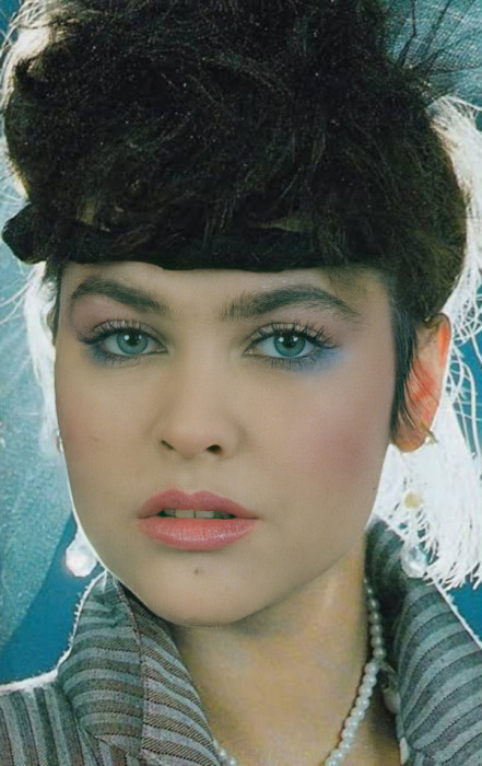 HÜLYA AVŞAR