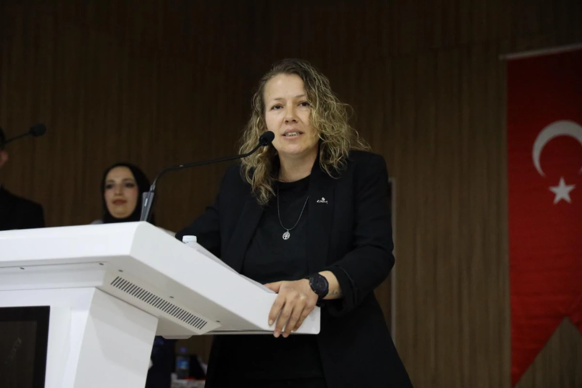 19 MAYIS RUHUNA YAKIŞAN MEZUNİYET: GEN&Ccedil; FİLOLOGLAR GELECEĞE KANAT A&Ccedil;TI