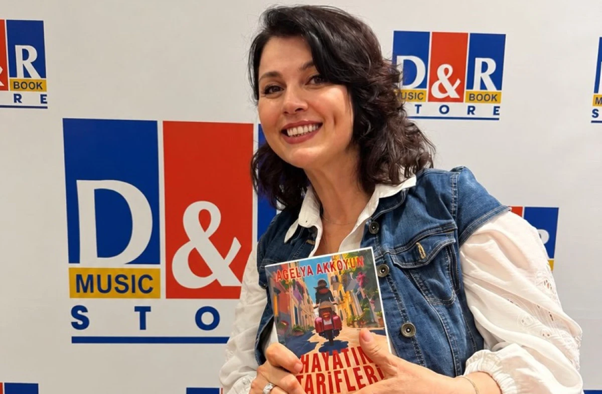 A&Ccedil;ELYA AKKOYUN, D&R&rsquo;DA HAYATA DAİR İ&Ccedil;TEN MESAJLAR VERDİ