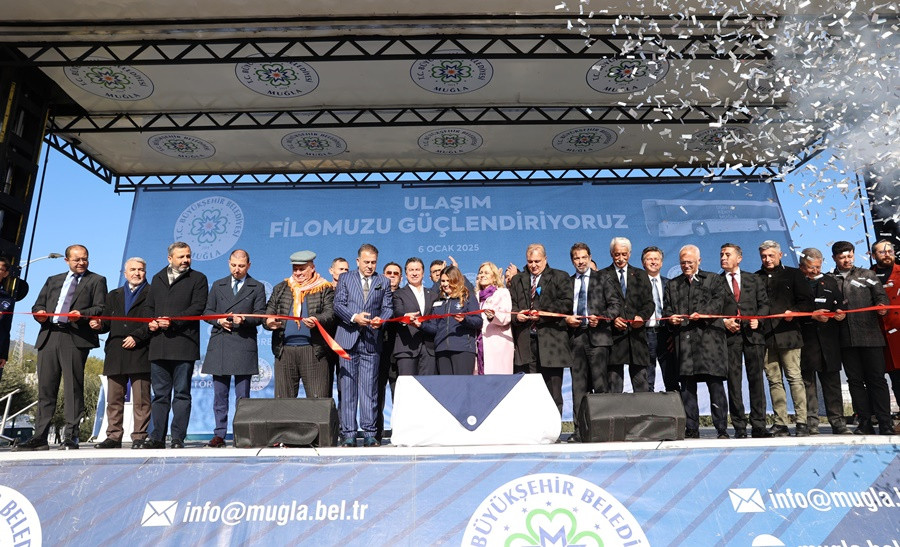 ANADOLU ISUZU 2025 YILININ İLK TESLİMATINI MUĞLA BÜYÜKŞEHİR BELEDİYESİ’NE YAPTI