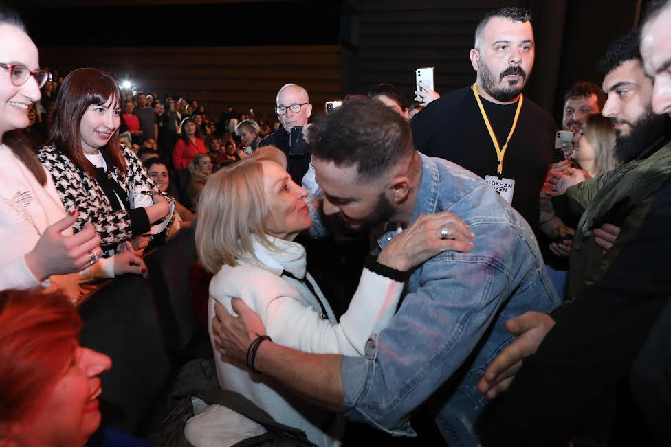 ANNESİ KONSERİ SEYİRCİLER ARASINDA İZLEDİ 