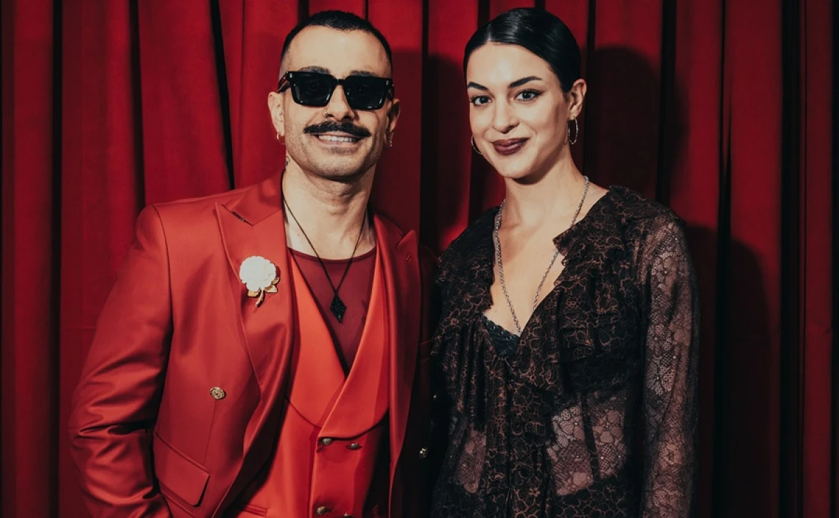 AŞK ŞARKILARIYLA  B&Uuml;Y&Uuml;LEDİ