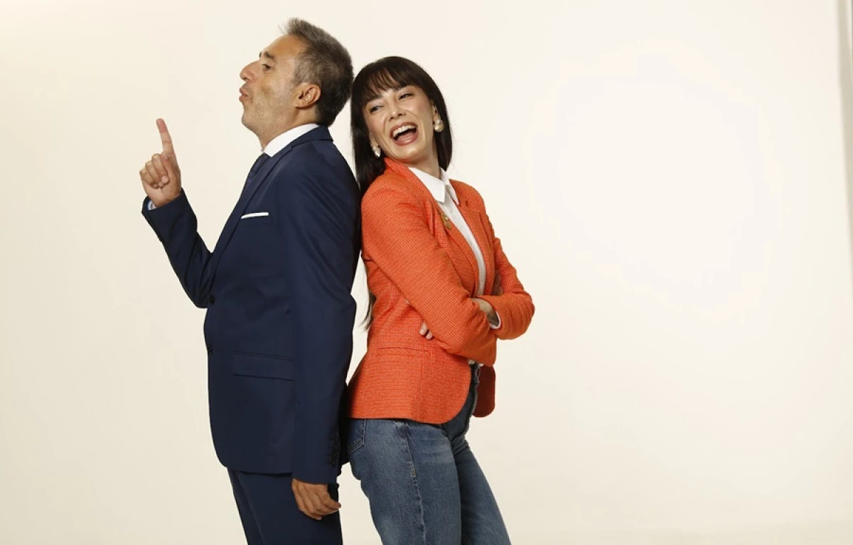 AŞK VE SİYASETİN KOMİK ÇATIŞMASI TİYATRO SAHNESİNDE