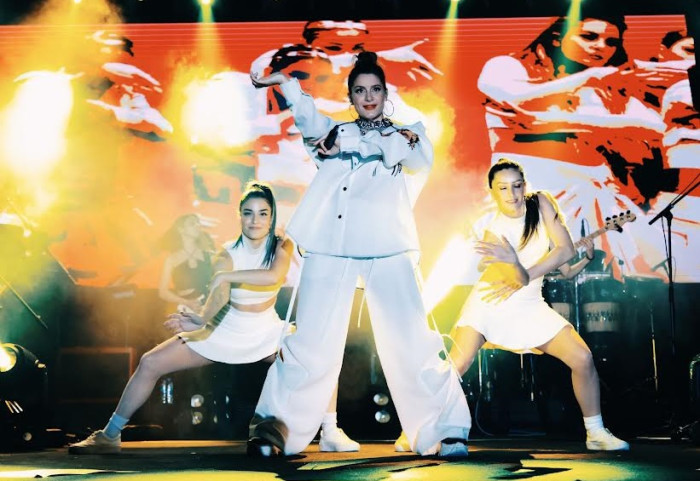  ATİYE UŞAK KONSERİNDE İZDİHAM YAŞANDI