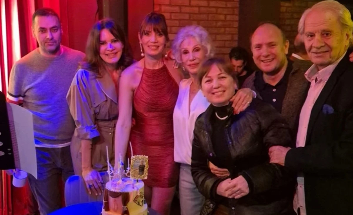 AY&Ccedil;A VARLIER&rsquo;DEN ANNESİNE 82. YAŞ S&Uuml;RPRİZİ