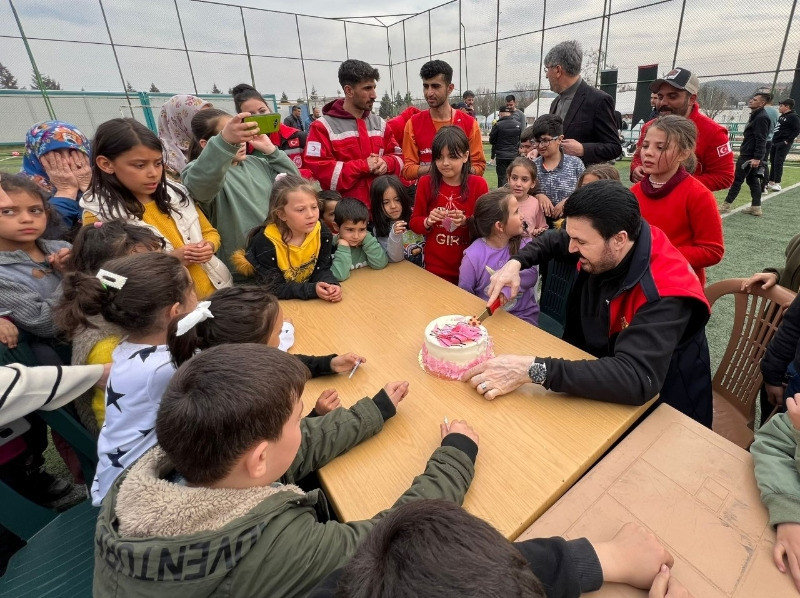 BAŞKAN SAYAN VE VALİ VAROL’DAN ECRİN’E DOĞUM GÜNÜ SÜRPRİZİ