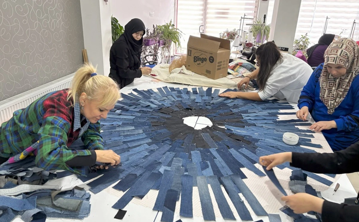 &Ccedil;EVRECİ AKTİVİST SANAT&Ccedil;I ZELİHA SUNAL&rsquo;IN YOLCUĞU