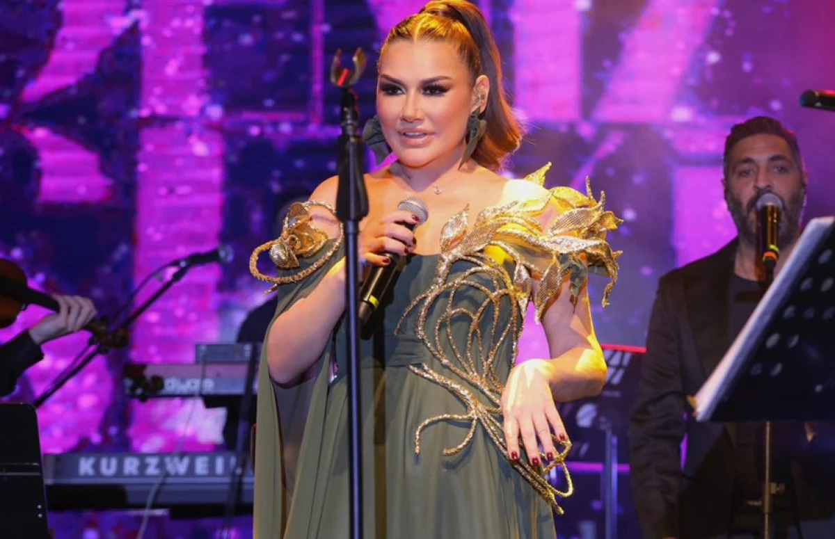  DENİZ SEKİ 2026&rsquo;YA SAHNEDE GİRDİ