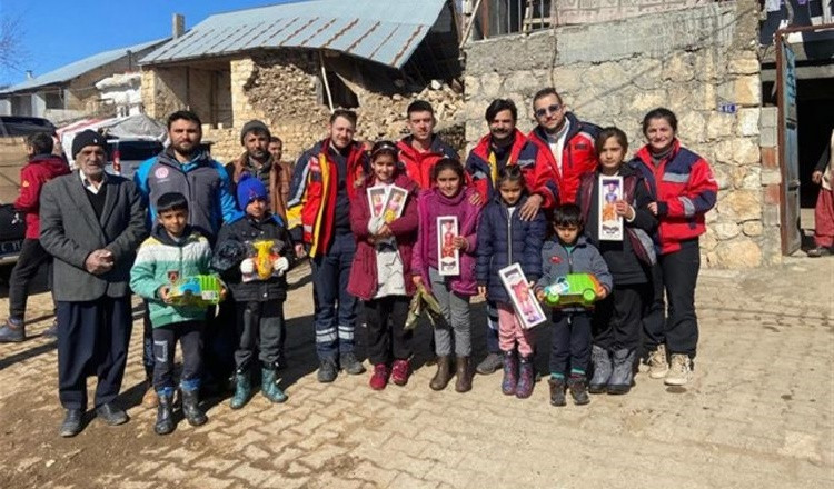 DEPREM BÖLGESİNDE SAĞLIK TARAMASI YAPIYORLAR