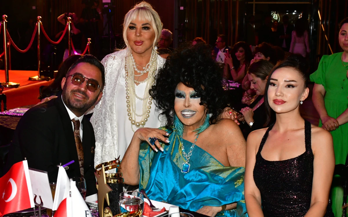 DİVA B&Uuml;LENT ERSOY ANKARA&rsquo;DA G&Ouml;Z KAMAŞTIRDI