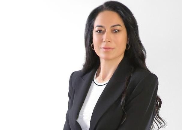 DR. PERİHAN ABAY SİYASETE SOYUNDU