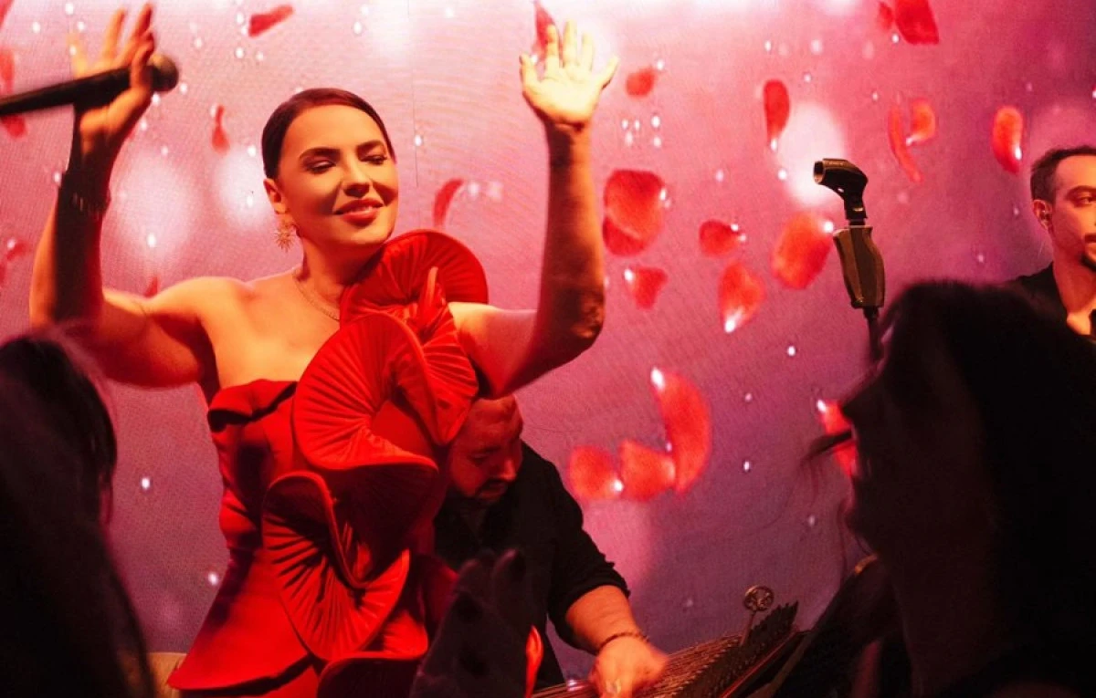 DUBAİ&rsquo;DE, MASALSI BİR GECEDE M&Uuml;ZİK ZİYAFETİ