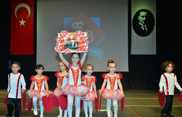  EGEBERK'TE MEZUNİYET COŞKUSU