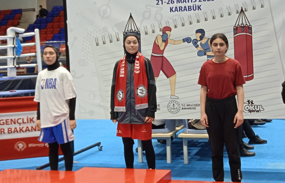 ESRA DEMİRCİ T&Uuml;RKİYE 3.OLDU