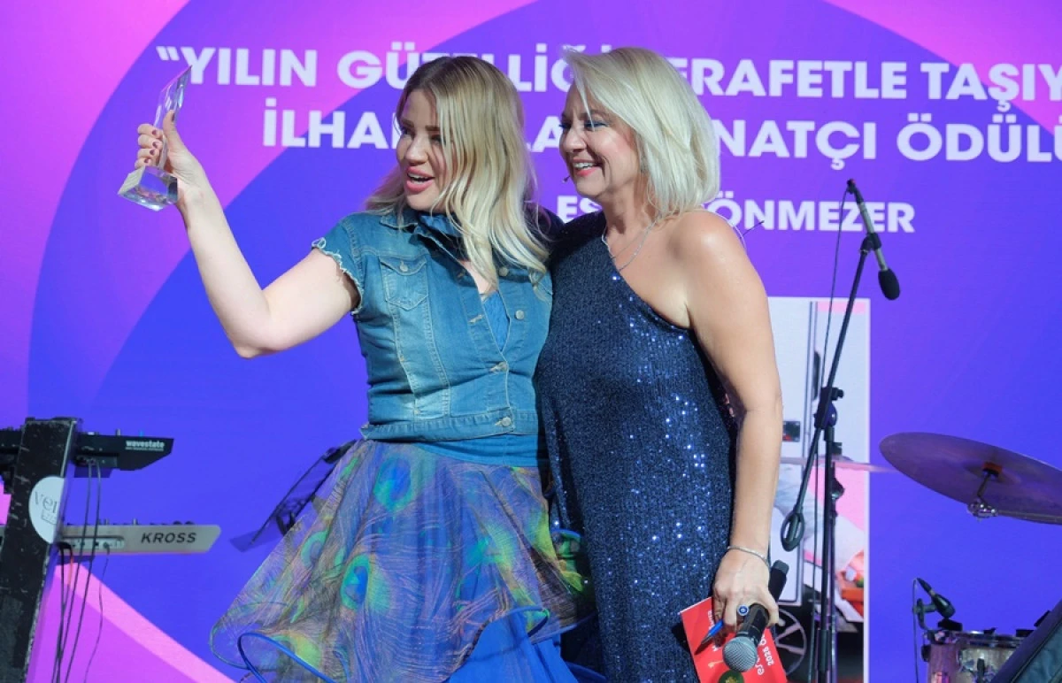 ESTETİK &Ouml;D&Uuml;LLERİNDE &Uuml;NL&Uuml; AKINI