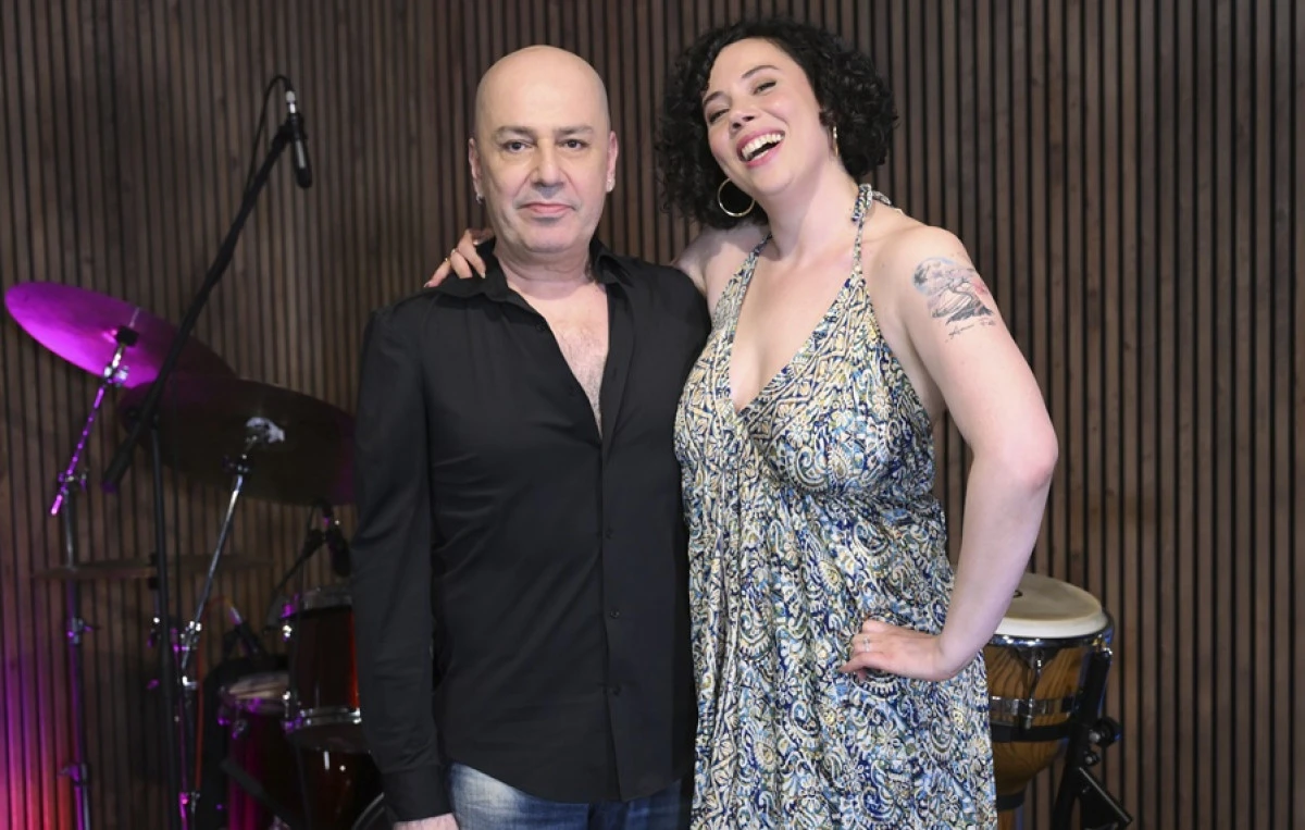 FOLK ATAĞI S&Uuml;R&Uuml;YOR