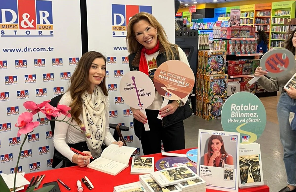 FUNDA KARAYEL, OKURLARIYLA D&R AKMERKEZ&rsquo;DE BULUŞTU