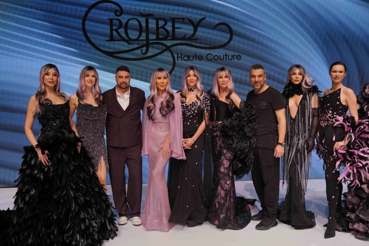 GALA DEFİLESİNDE YILDIZLAR GE&Ccedil;İDİ