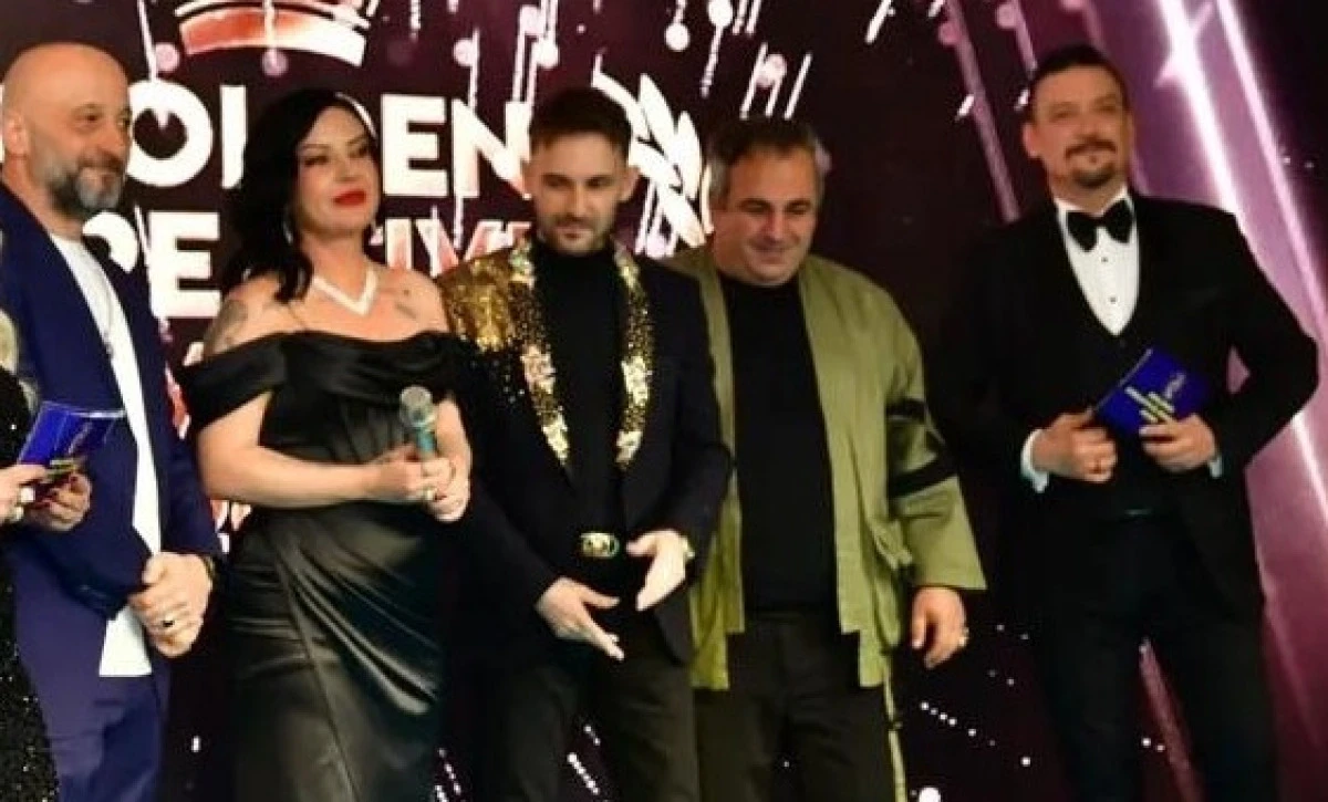 GOLDEN CREATİVE AWARDS &Ouml;D&Uuml;L T&Ouml;RENİNDE YILDIZLAR GE&Ccedil;İDİ
