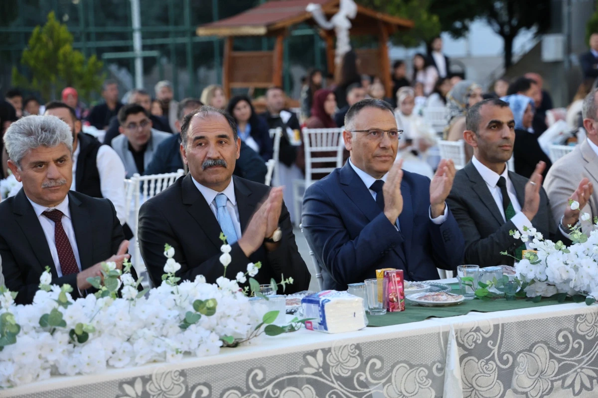 HAYDAR ALİYEV FEN LİSESİNDE DUYGU DOLU MEZUNİYET GECESİ 