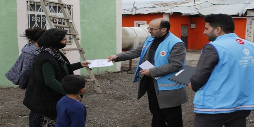 İHTİYAÇ SAHİPLERİNE YARDIM KARTLARI ULAŞTIRILIYOR