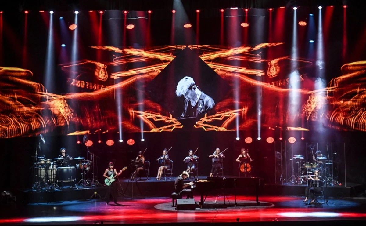 İSTANBUL'A GELİYOR