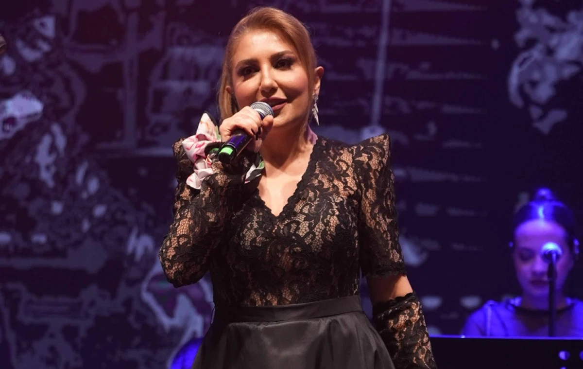  İSTANBUL&rsquo;DA İLK KONSERİNİ SAHNELEDİ