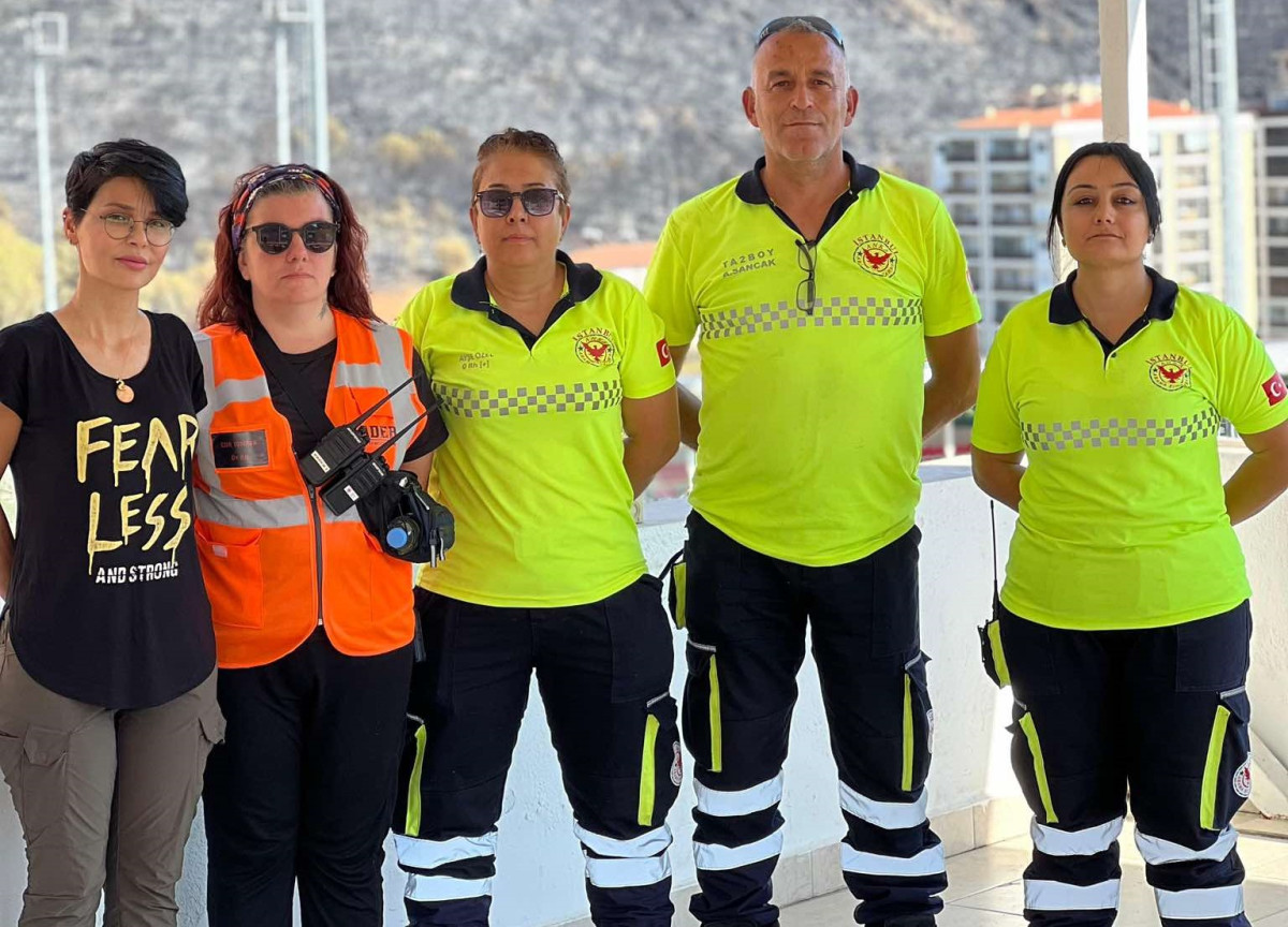 İZMİR SEVDASINA ALEVLER ENGEL OLAMADI 