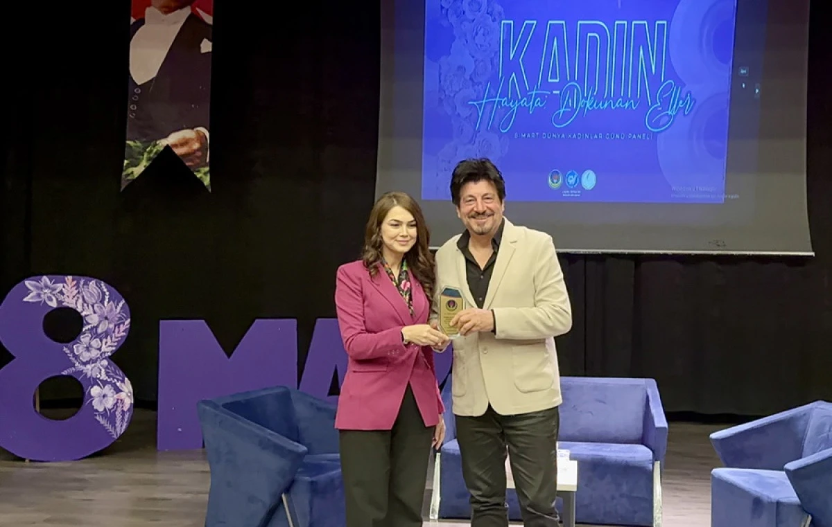 KADINLAR G&Uuml;N&Uuml;NE HALAYLI KUTLAMA