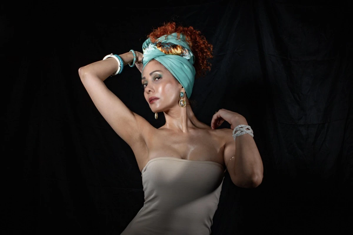 KIBRISLI SANAT&Ccedil;I MELEK ERDİL&rsquo;DEN G&Uuml;&Ccedil;L&Uuml; &Ccedil;IKIŞ