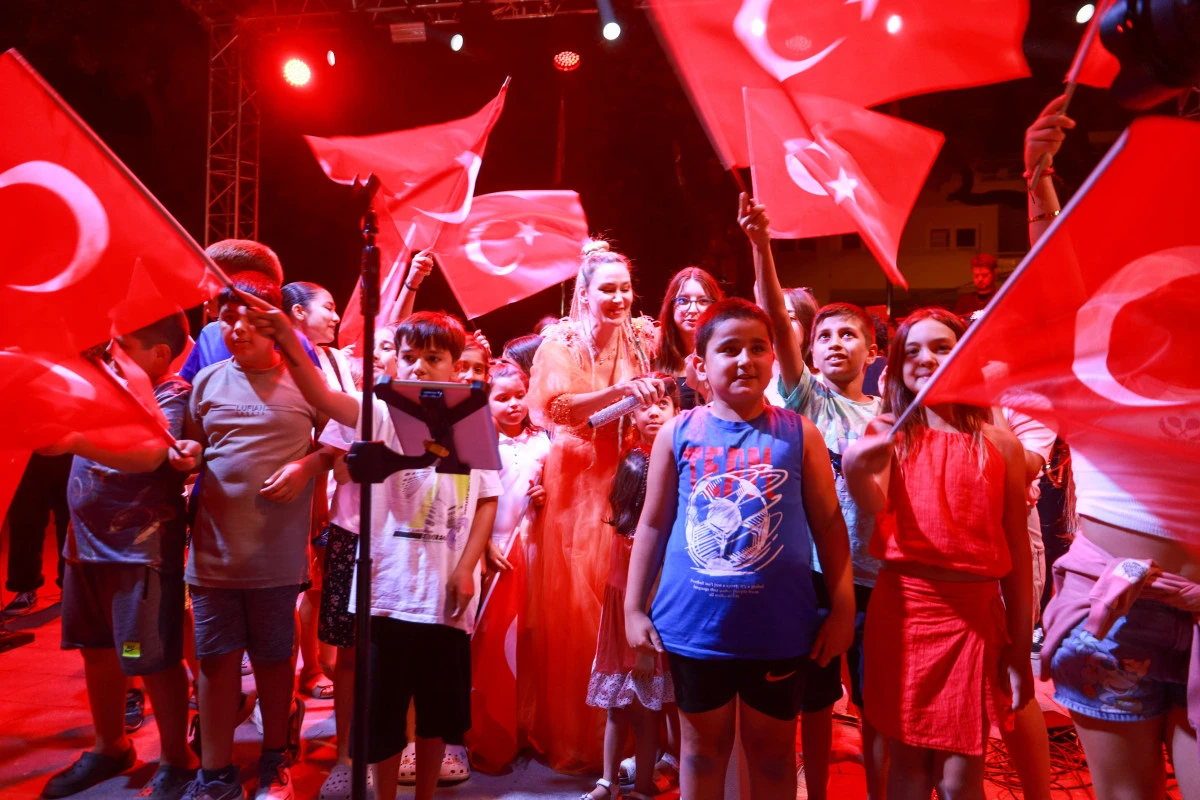 KONSERDE BUNDAN SONRA FİDAN BAĞIŞI