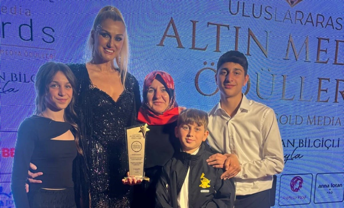 MANAVGAT’IN GURURU ŞEVKİYE DURGUN’A ÖDÜL