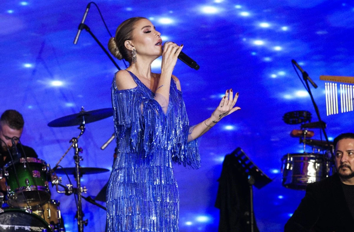 MASMAVİ G&Uuml;LBEN ANTALYA&rsquo;YI AYDINLATTI