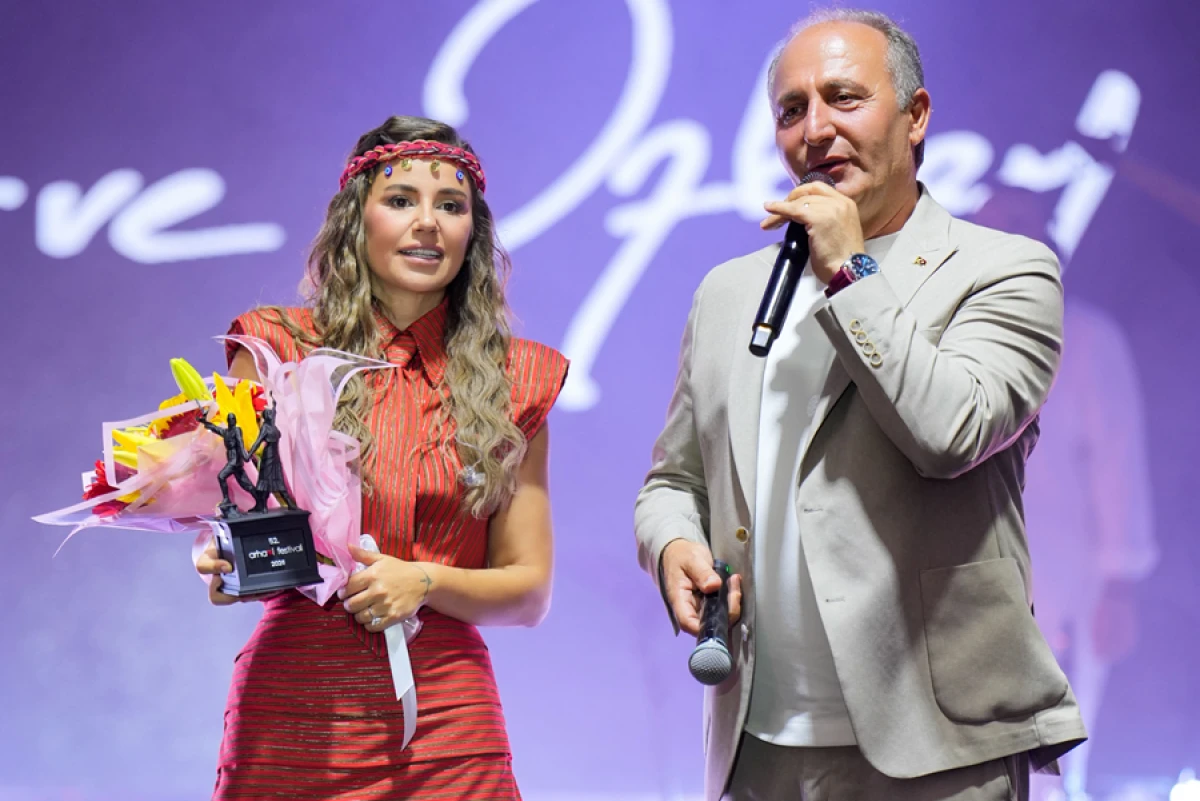 MERVE &Ouml;ZBEY ARHAVİ FESTİVALİ&rsquo;NDE COŞTURDU