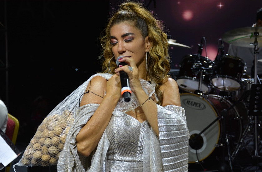 NADİDE SULTAN'A ÇUVALLA CEVİZ 