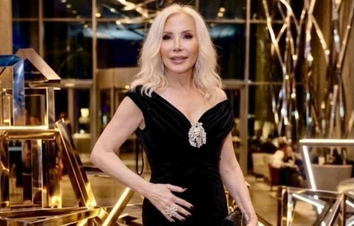 NESLİ &Ouml;ZSOY SAHNELERE GERİ D&Ouml;ND&Uuml;