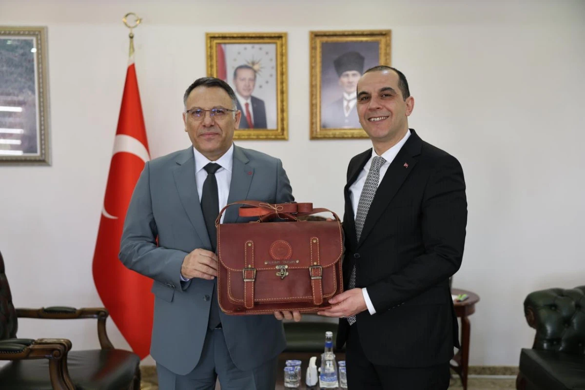 REKT&Ouml;R G&Uuml;REL&rsquo;DEN IĞDIR VALİSİ TAŞOLAR&rsquo;A ZİYARET