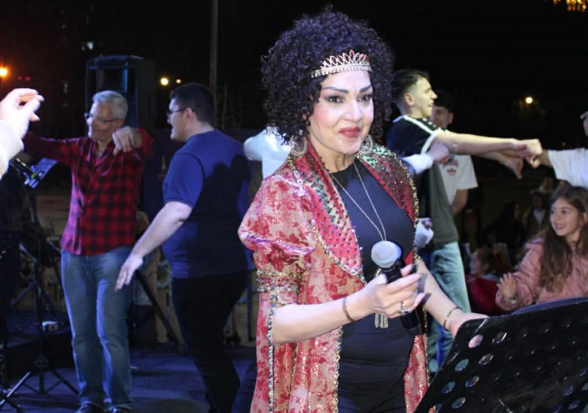 ŞAHSENEM&rsquo;DEN NEVRUZ&rsquo;DA İZMİR&rsquo;E UNUTULMAZ GECE