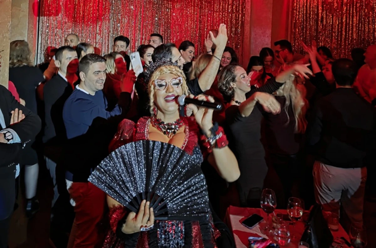  SOLD OUT KRALİ&Ccedil;ESİ İSTANBUL SAHNESİNDE