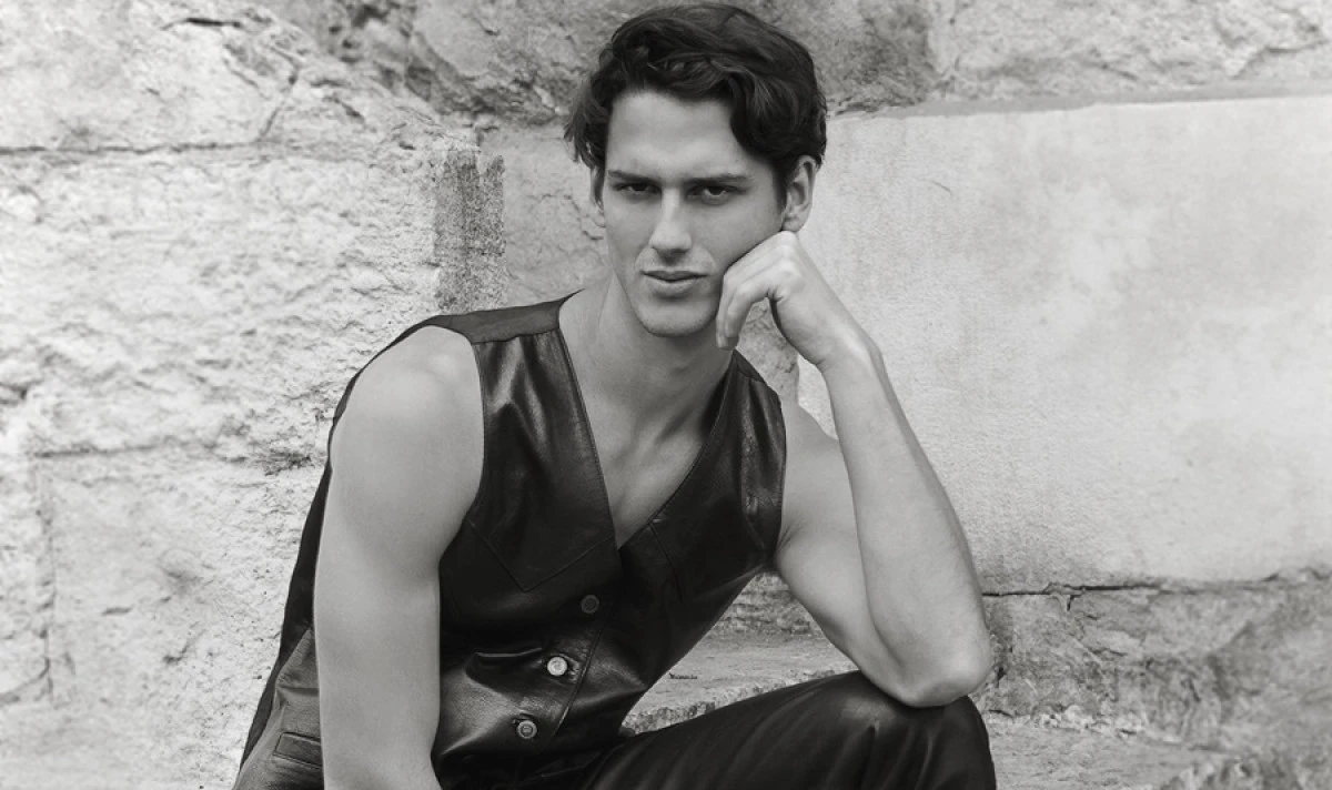 SPOR VE MODELLİĞİ BİR ARADA Y&Uuml;R&Uuml;T&Uuml;YOR