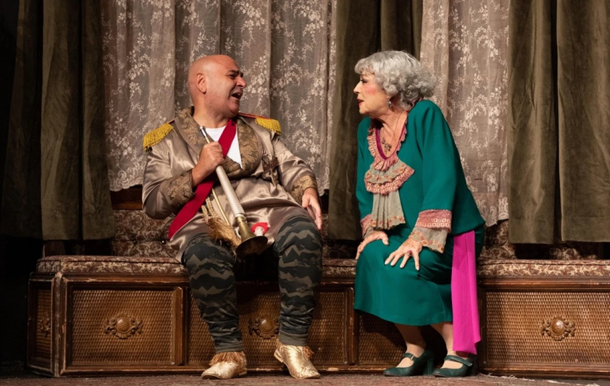 SUNA KESKİN&rsquo;E ANLAMLI BİR &Ouml;D&Uuml;L 