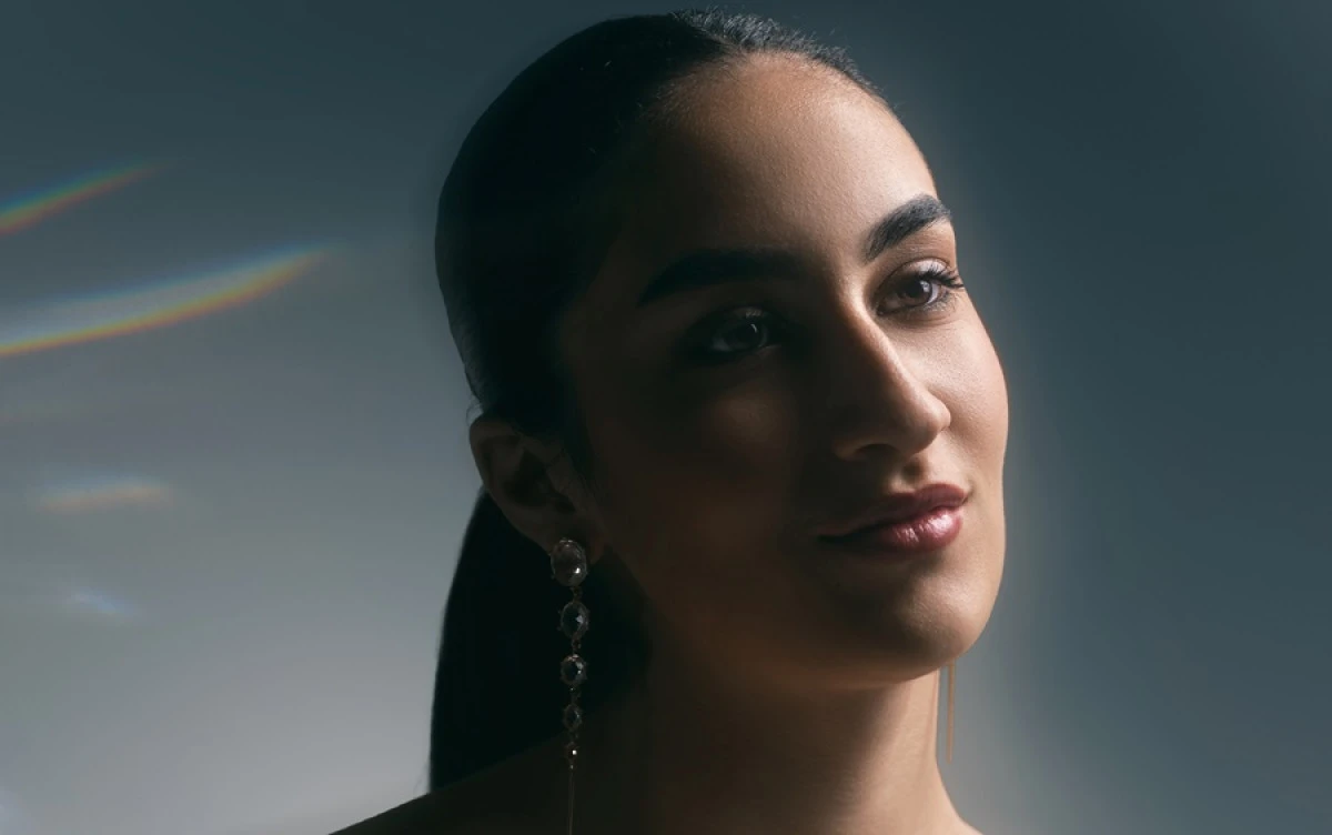 UZAKSIN BANA
