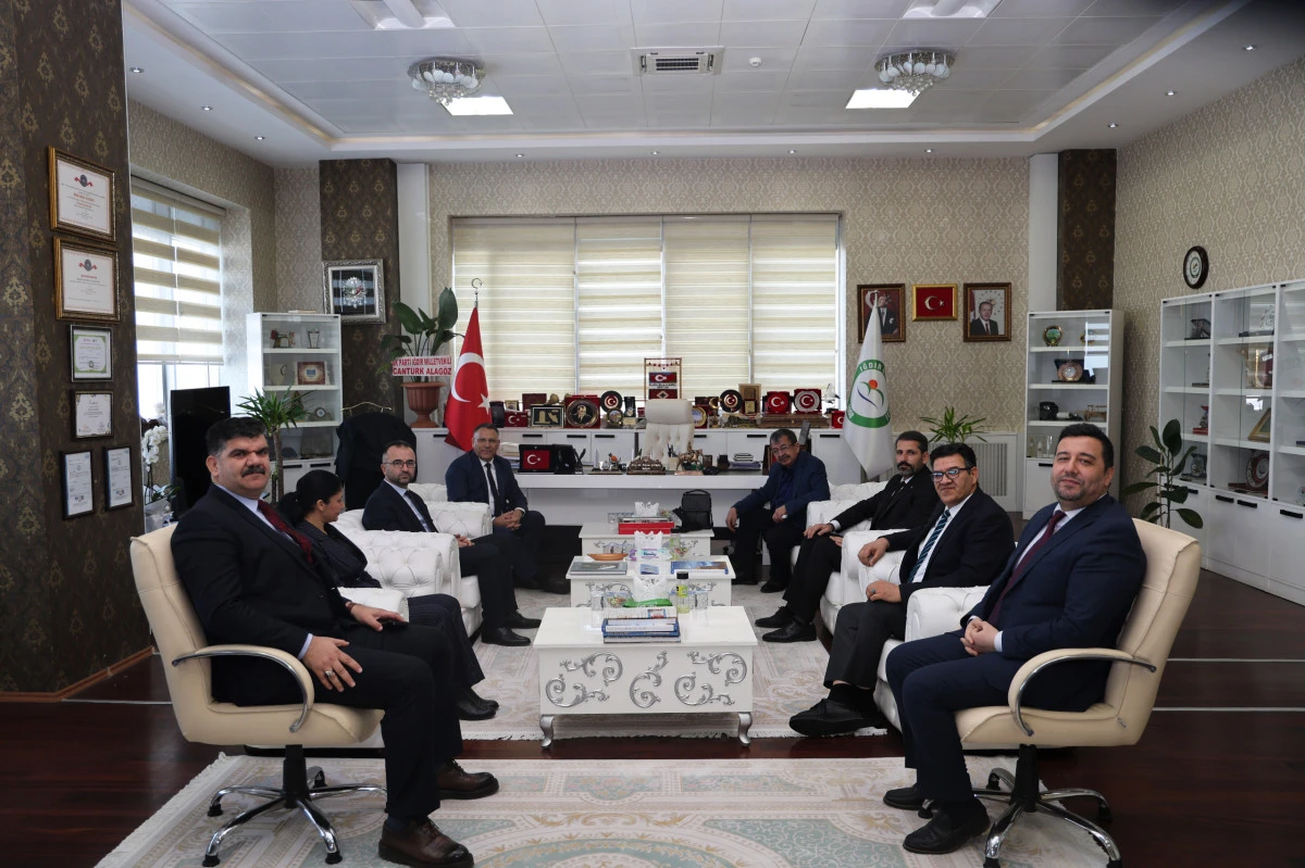 YAZAR VE ŞAİR HAYATİ İNAN&Ccedil;&rsquo;TAN REKT&Ouml;R G&Uuml;REL&rsquo;E ZİYARET